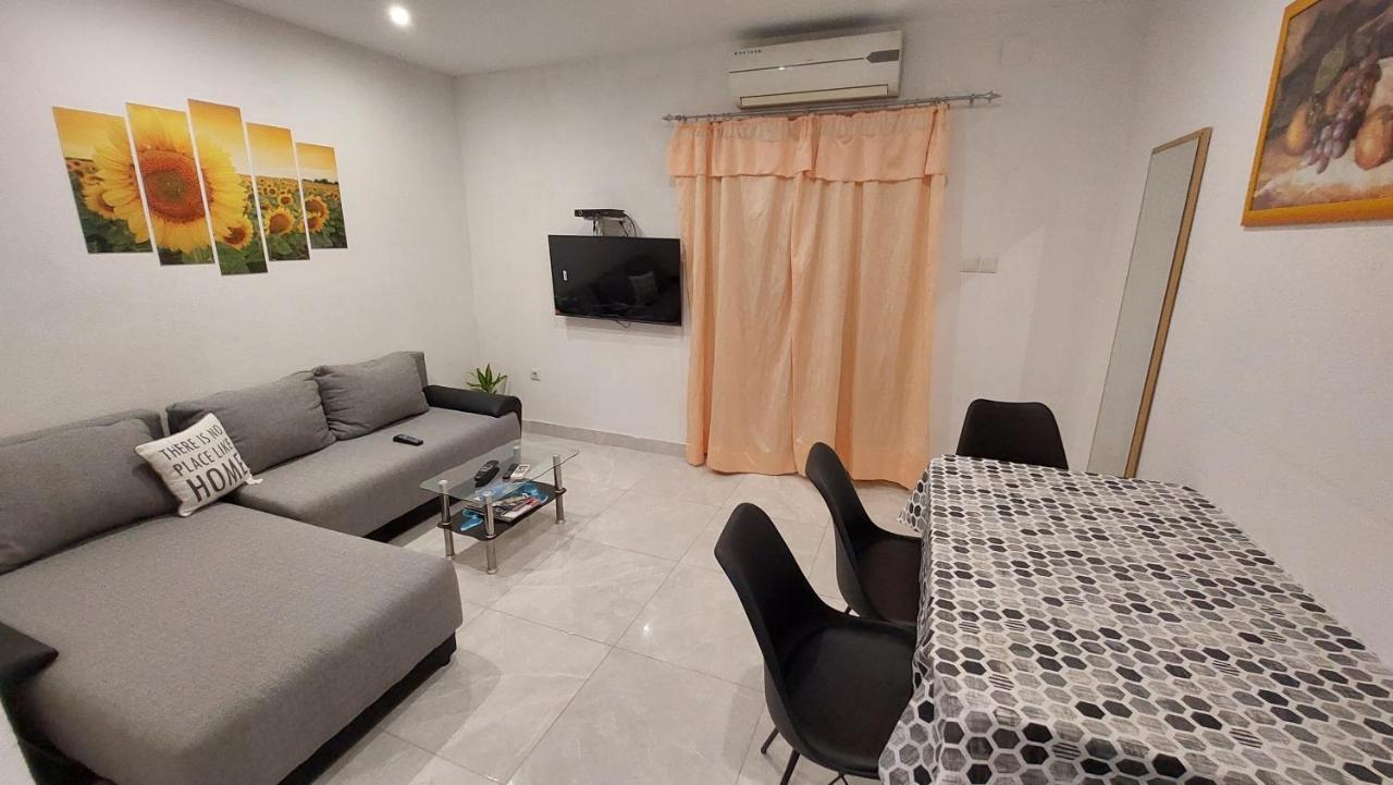 Apartments Pletikosa Бродариця Екстер'єр фото
